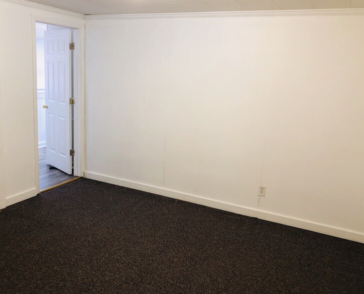 Building Photo - 112 S New St