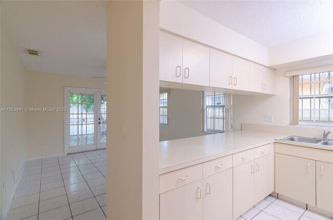 Building Photo - 3373 SW 28th Terrace