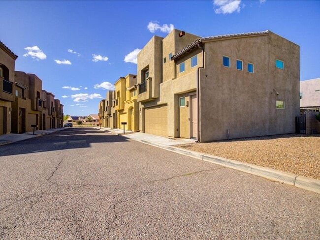 Building Photo - 3 Bedroom 2.5 Bath   $200.00 OFF FIRST FULL MONTHS RENT