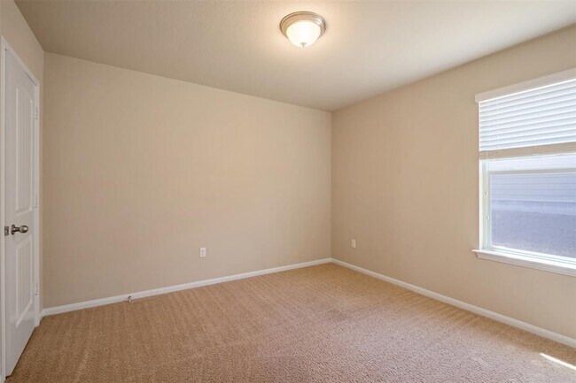 Building Photo - 118 Leona River Trl