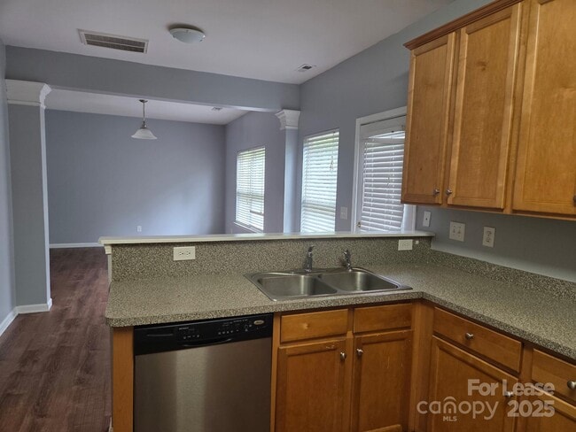 Building Photo - 180 Flanders Dr