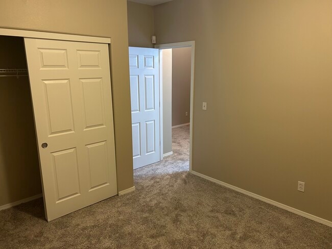 Building Photo - 1146 Elm St NW