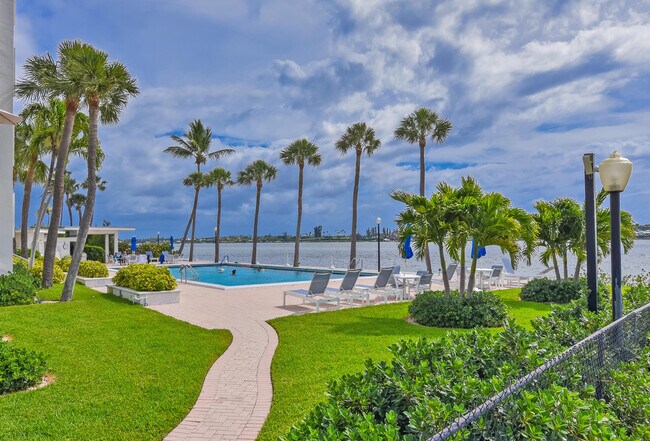 Building Photo - 2600 N Flagler Dr