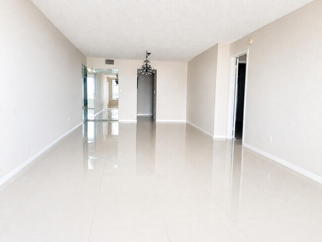 Building Photo - 1370 S Ocean Blvd