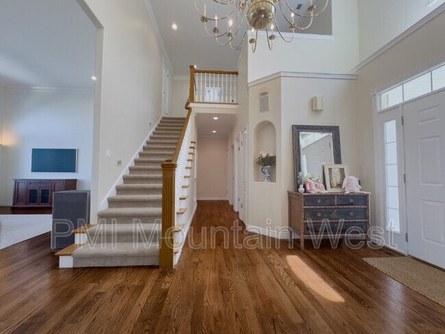 Building Photo - 49 E Fairway Dr