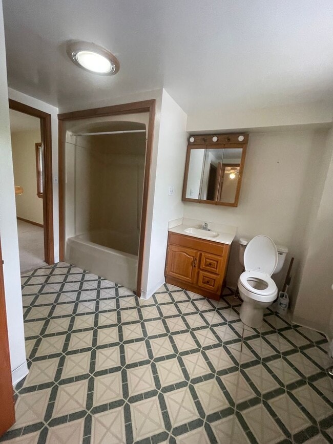 Building Photo - 33 Apremont St