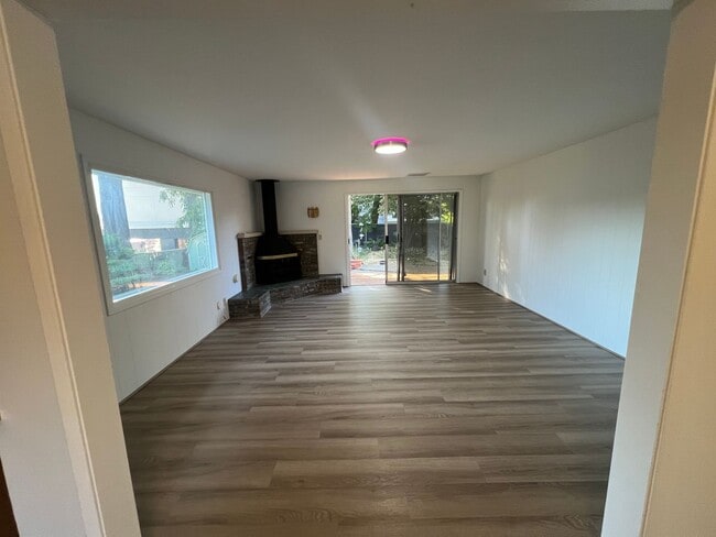 Building Photo - Charming 3-Bedroom Home with Fresh Updates