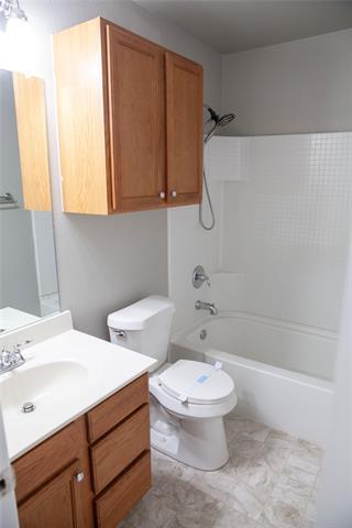 Building Photo - 320 Chisholm Trail