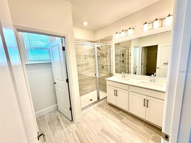 Building Photo - 5014 Railroad Vine Aly