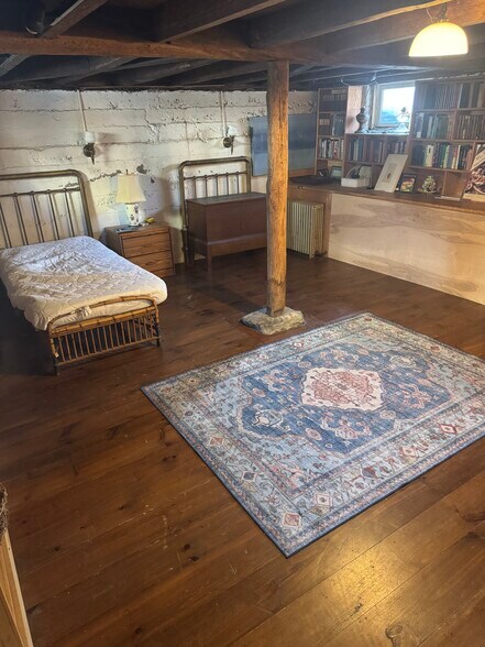 Building Photo - 3 Meadow St