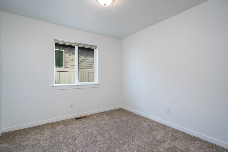 Building Photo - 120 W View Dr