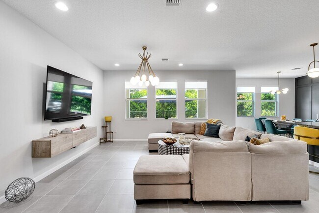 Building Photo - 16330 Oakview Dr