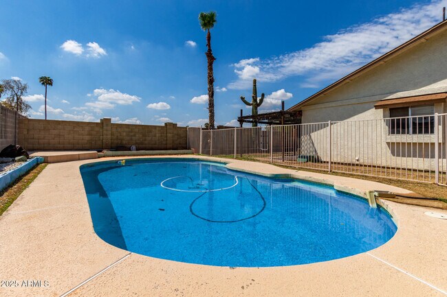 Building Photo - 4001 W Libby St