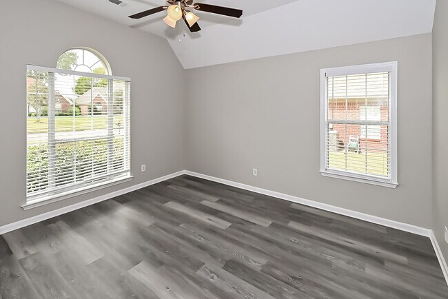 Building Photo - 7878 Meadow Ridge Ln