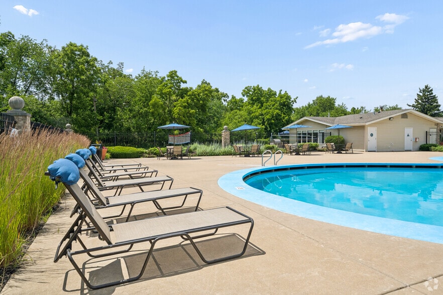 Pool - The Woodlands of Crest Hill
