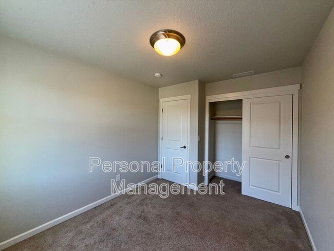 Building Photo - 5839 NE 56th Pl