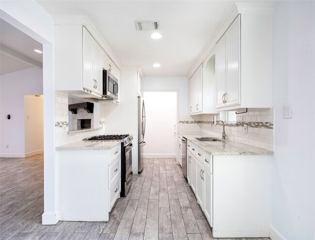 Building Photo - 418 Land Grant Dr