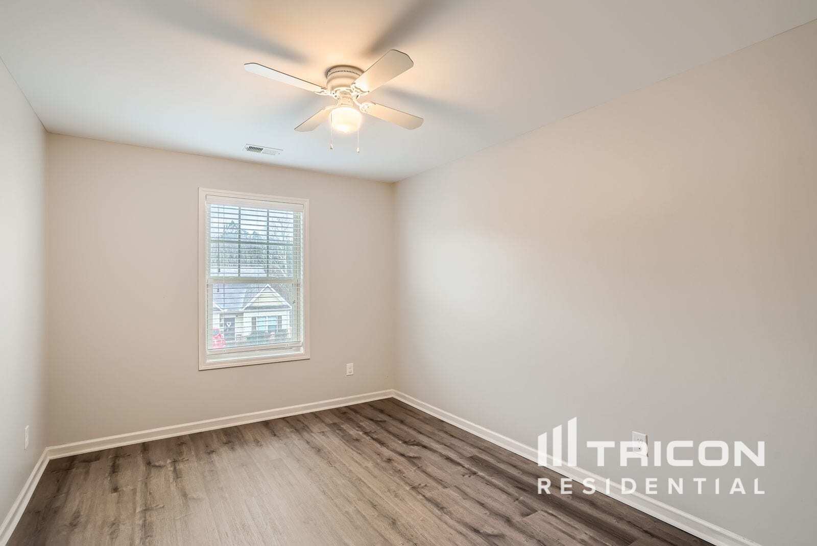 Building Photo - 1057 Sutherland Dr