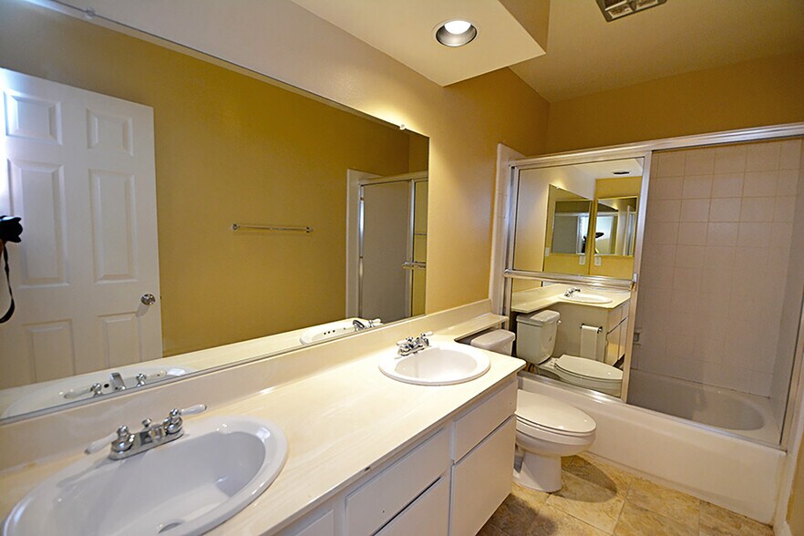 Building Photo - 10051 Valley Circle Blvd