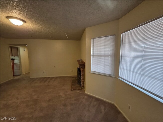 Building Photo - 321 S Bent Creek Dr