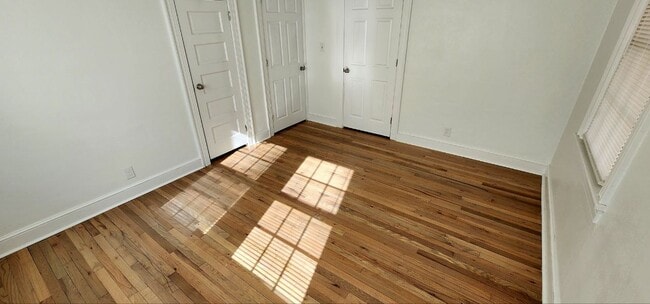 Building Photo - 504 N Arendell Ave