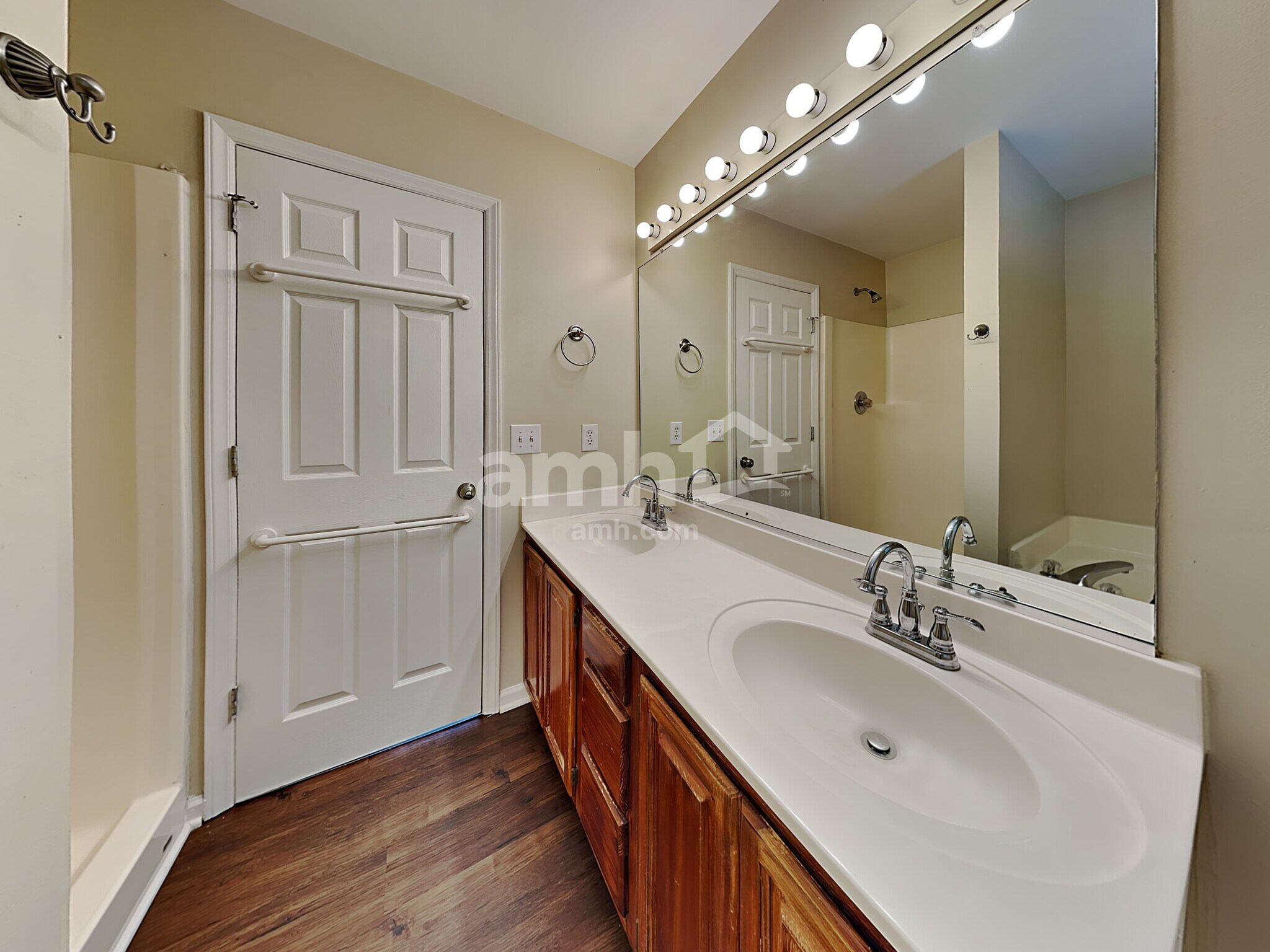Building Photo - 6112 Glenridge Ct