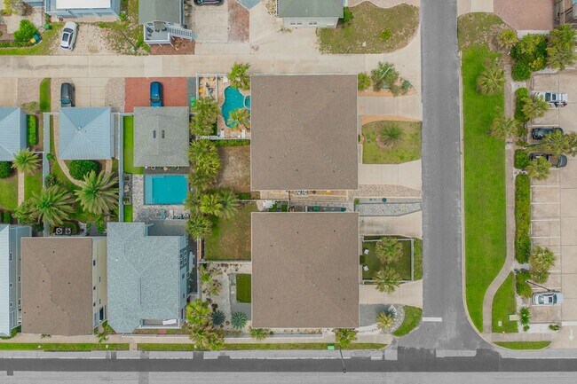 Building Photo - Fully Furnished Jax Beach Townhome