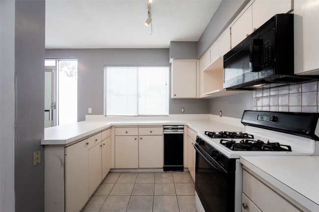 Building Photo - 6311 Riverview Way