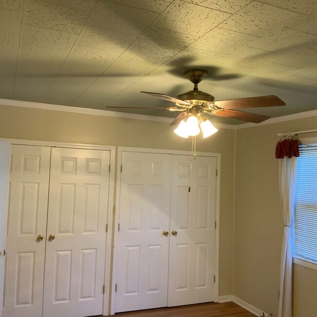 Building Photo - 200 Sunset Dr