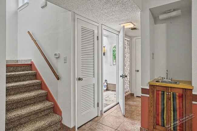 Building Photo - 119 Emperado Way