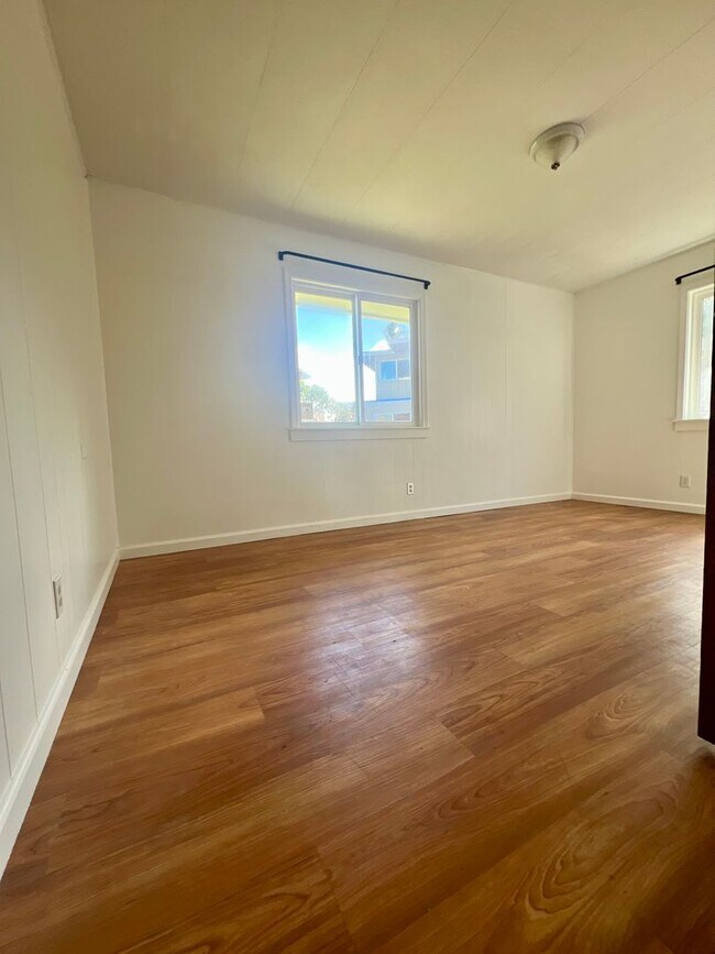 Building Photo - Beautiful, Bright & Airy Beach House--3Beds, 2Baths with Yard