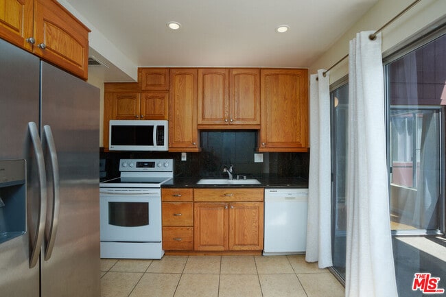 Building Photo - 5045 Maytime Ln