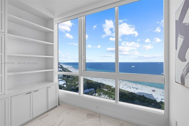 Building Photo - 100 South Pointe Dr