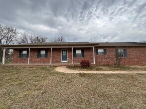 Building Photo - Welcome to this charming 3-bedroom, 2-bathroom home located in the heart of Pottsville, AR.