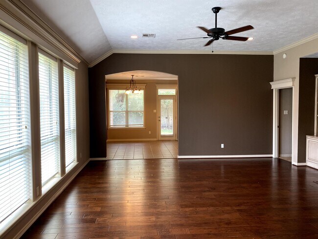 Building Photo - 8422 Alison Ave