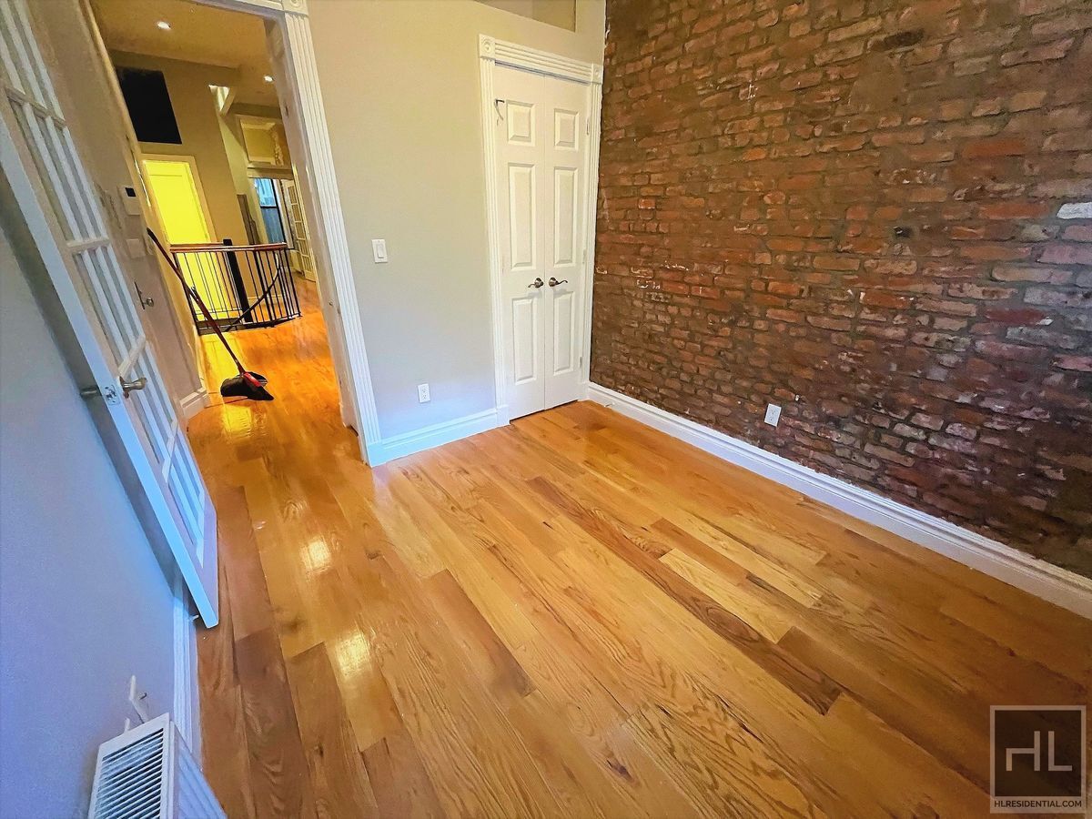 Building Photo - E 5TH ST.