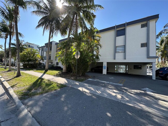 Building Photo - 3582 NE 171 St