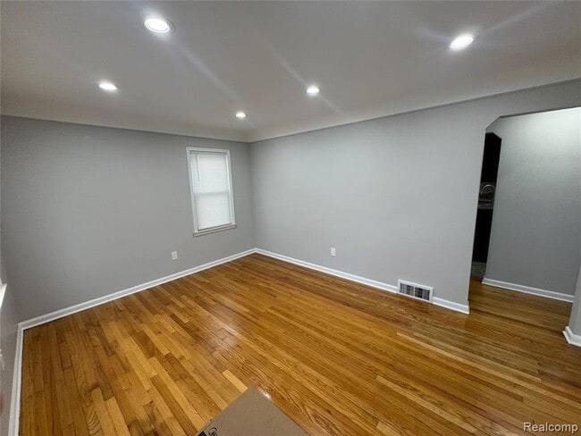 Building Photo - 1753 E Milton Ave