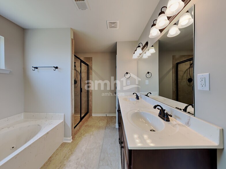 Building Photo - 3230 Magnolia Bloom Dr