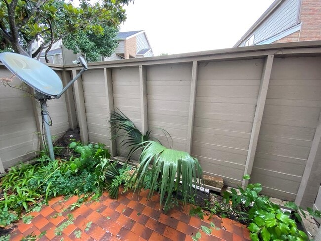 Building Photo - 6701 Sands Point Dr