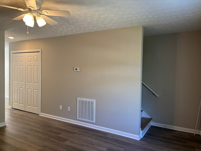 Living Rm - 97 Lily Dr