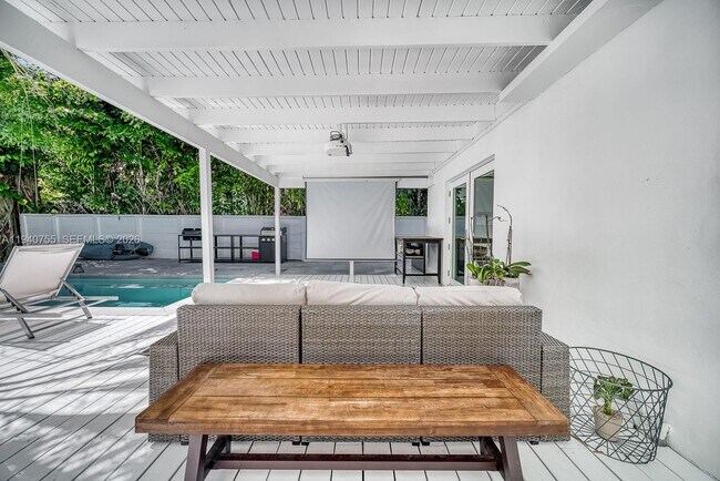 Building Photo - 4000 Kumquat Ave