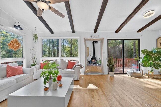 Building Photo - 75 Pebble Path