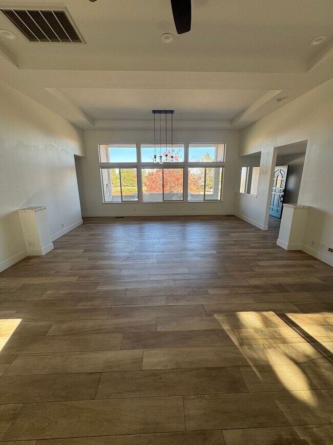 Building Photo - Beautiful Fieldcreek Ranch Exclusive Home