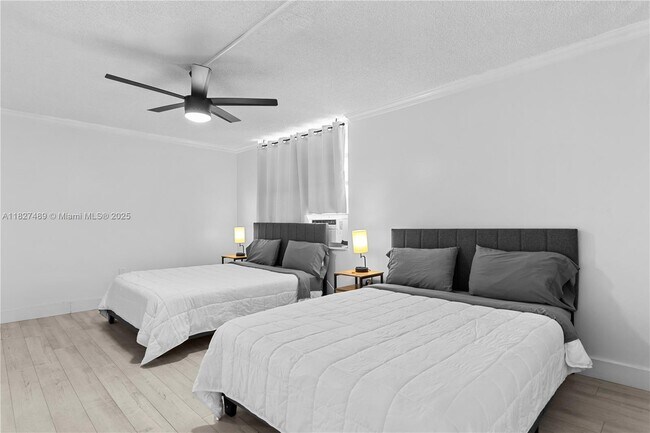 Building Photo - 9440 W Bay Harbor Dr