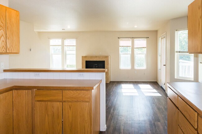 Building Photo - Garfield Duplex 5
