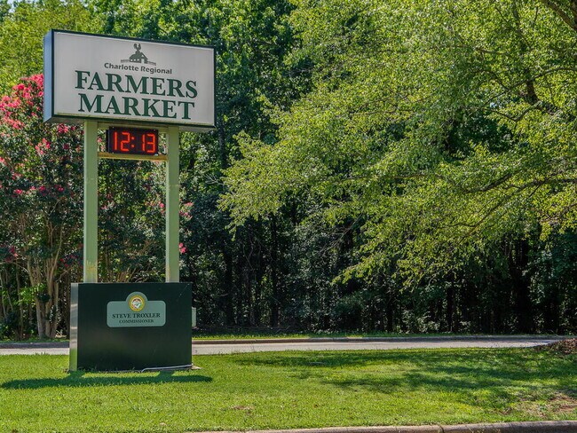 Building Photo - Built in 2022 and waiting for you to move right on in!