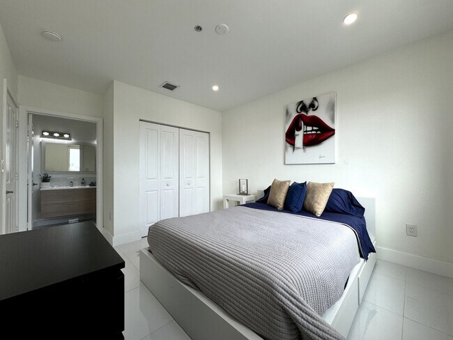 Building Photo - 2280 SW 32nd Ave