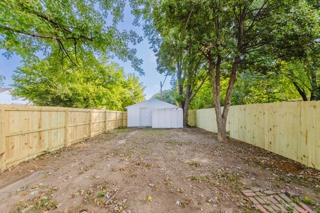 Building Photo - Beautiful Renovated 3 Bedroom and 2 Bathroom Home