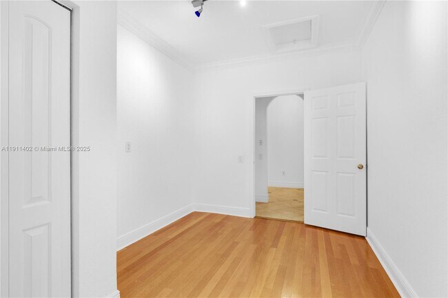 Building Photo - 5334 NW 111th Ct